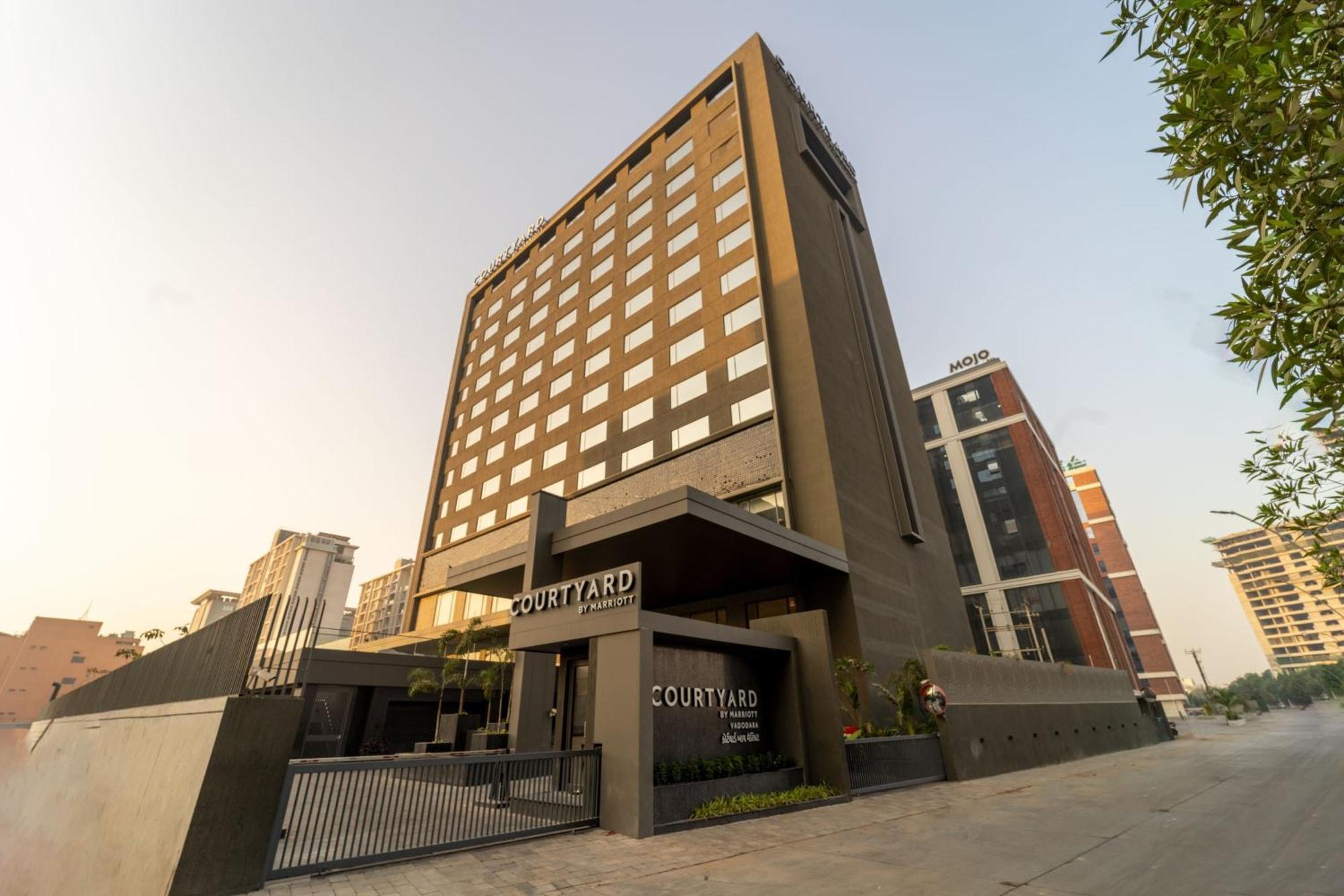 Courtyard By Marriott Vadodara Dış mekan fotoğraf