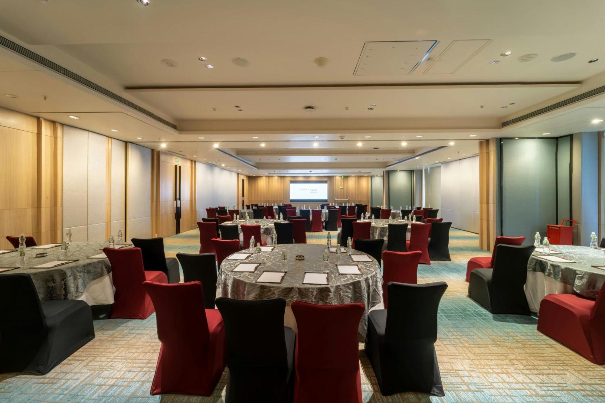 Courtyard By Marriott Vadodara Dış mekan fotoğraf